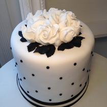Motivtorte Hochzeit schwarz-weiß Rosen